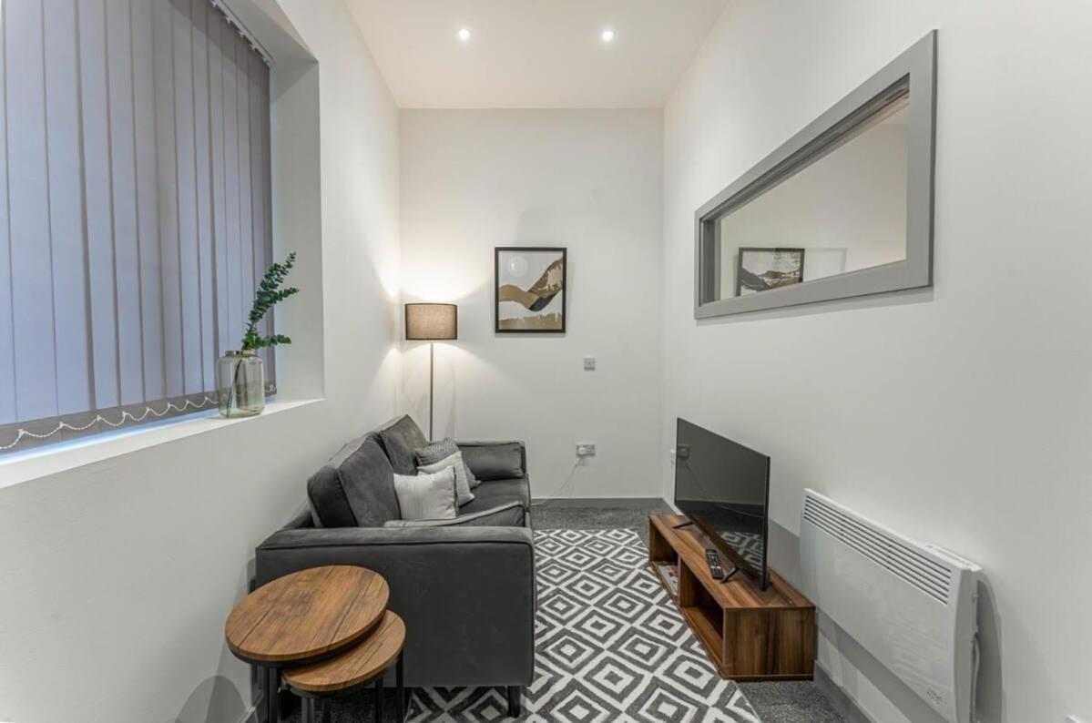 Modern 1 Bedroom Apartment In Dudley Брирли Хилл Экстерьер фото