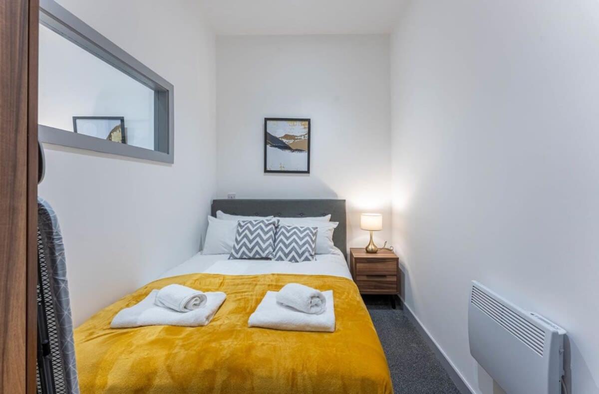 Modern 1 Bedroom Apartment In Dudley Брирли Хилл Экстерьер фото