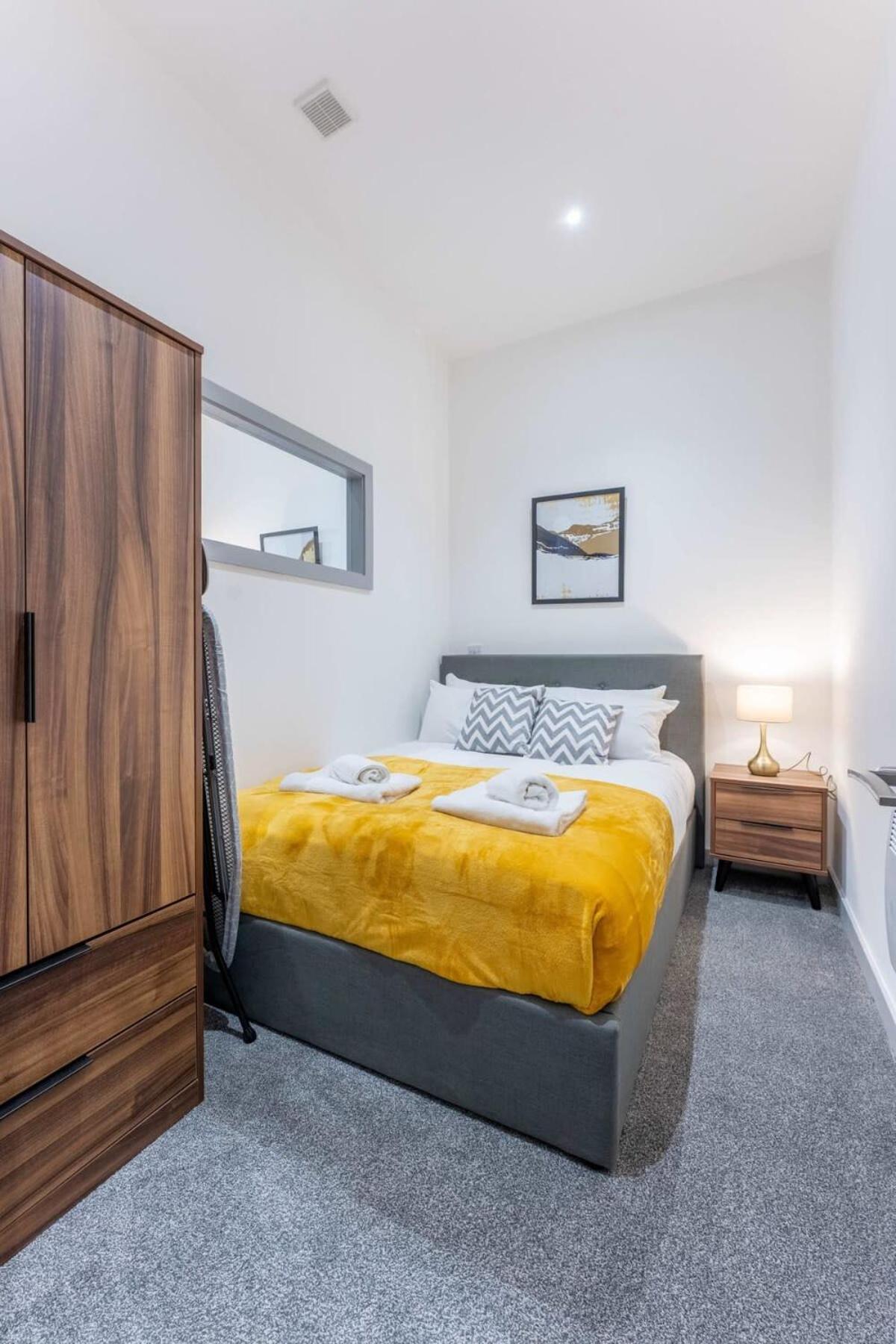 Modern 1 Bedroom Apartment In Dudley Брирли Хилл Экстерьер фото